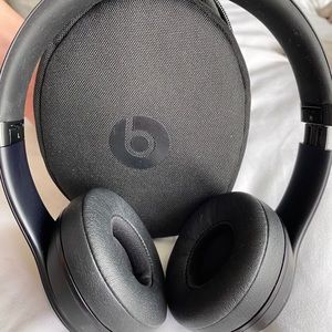 BEATS SOLO 3 HEADPHONES
